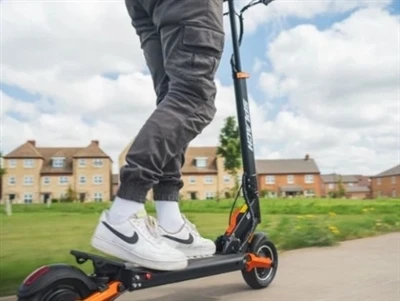 Hvordan fikser du et scooterbatteri som ikke vil lade