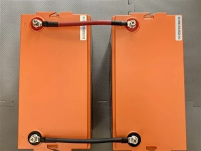 Hvordan ledet 2 12 volt batterier i et 24 volt system?